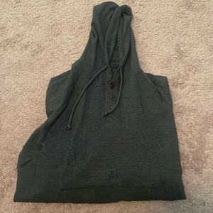 Men’s green sweatshirt